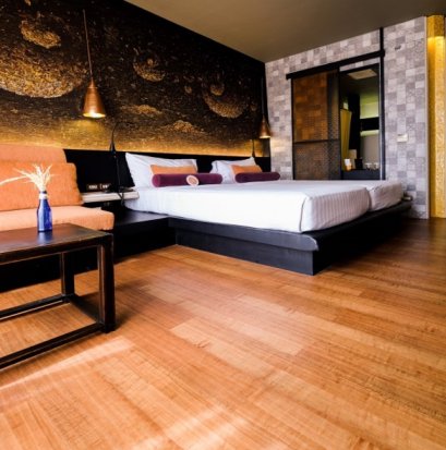 ปูกระเบื้องยางลายไม้ปูกาวสำหรับพื้นห้องนอน