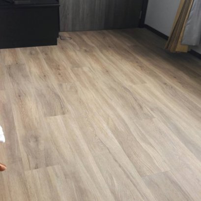 พื้นกระเบื้องยางราคาถูกเหมาะกับงานพื้นสำนักงานที่มีขนาดใหญ่