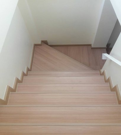 บันไดพื้นไม้ลามิเนตสำเร็จรูปราคาถูก