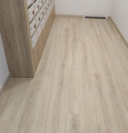 พื้นไวนิลสำนักงาน