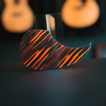 Master Flame Lava Dreadnought ปิ๊กการ์ดกีตาร์ เกรดไฮเอ็นด์