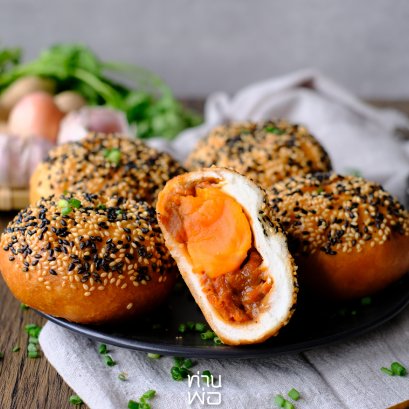 ซาลาเปาทอดหมูแดงไข่เค็ม