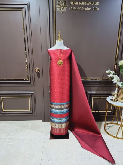 ผ้าไหมแท้ยกดอกลำพูน สีแดงเกาะเชิงดิ้นทอง
