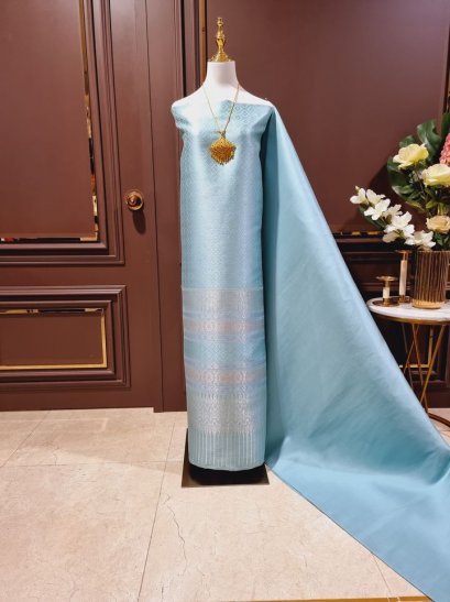 ผ้าไหมแท้ยกดอกลำพูน สีฟ้าพาสเทลดิ้นเงิน