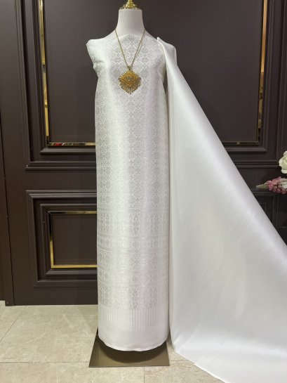 ผ้าไหมลำพูนสีขาว