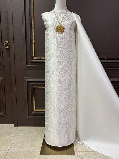 ผ้าไหมยกดอกลำพูนสีขาวออฟไวท์ลายอินเดีย