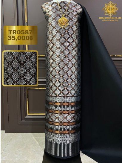 ผ้าไหมยกดอกลำพูนแยกกาบสีดำ