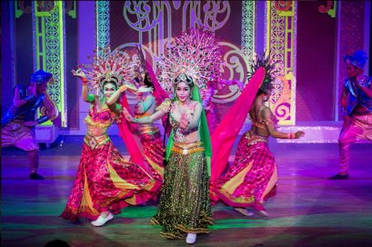 米拉克人妖表演