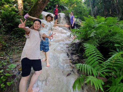 STICKY WATERFALL EXPLORER  ( TRAIL HEAD )