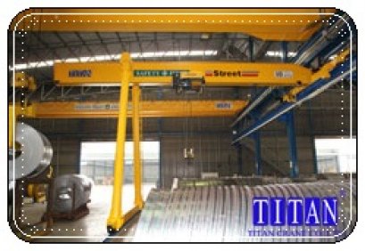 เครนสนามขาสูงข้างเดียวเพิ่มแขนยื่น แบบคานเดี่ยว น้ำหนักยก 10 ตัน กว้าง 8+3.5 เมตร ระยะยกสูง 8 เมตร รางวิ่งยาว 36 เมตร