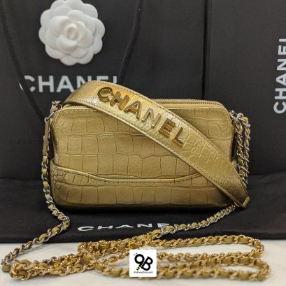 Un used -​ Chanel Gabrielle สีทอง