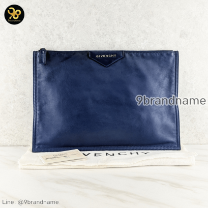 Givanchy	Antigona Pouch Bag