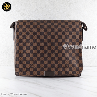 Louis Vuitton District MM Canvas