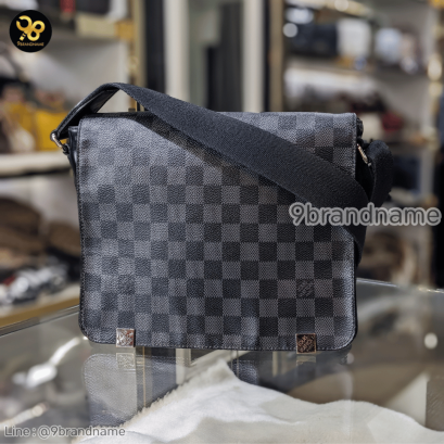 Louis Vuitton District pm Canvas Graphite แบรนด์เนมมือสอง