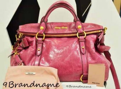 Miu Miu Bow Size Regular Mauve สีชมพูเข้ม น้องโบว์สีนี้เด่นมาแต่ไกลแน่นอนค่า น่ารักกก สภาพก็สวยค่า