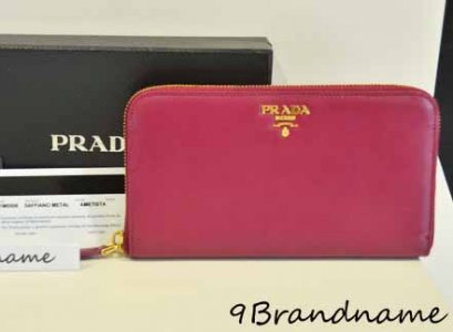 New- Prada Zippy Wallet สีชมพูเข้ม สวยเปรี้ยวค่า ของใหม่เลยค่า ไม่ต้องรอ