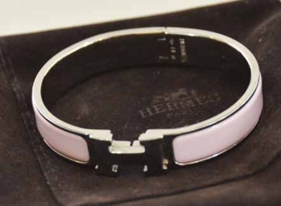 Hermes Clic Clac สีเงิน  เคลือบเซลามิคสีชมพูอ่อน น่ารักค่า สภาพดี