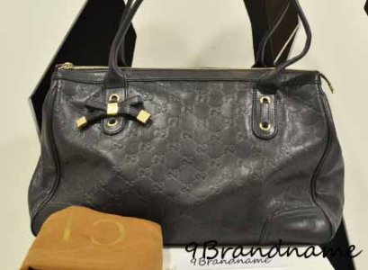 Gucci Shoulder Bag Stamp Leather หนังปั๊มโลโก้สีดำ รุ่นใหม่  สภาพดีมากค่า