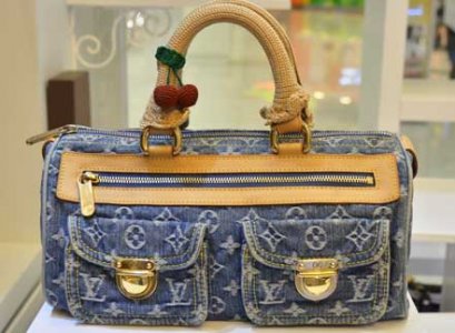 Louis Vuitton Speedy Denim ผ้ายีนส์สีฟ้าเก๋ๆ สภาพสวยค่ะ พร้อมหูถักเชอรี่
