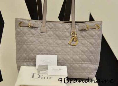 Dior Panerea GRAY SHW สีเทาอะไหล่เงิน งามๆค่ะ สภาพเหมือนใหม่ การ์ดปี 2011