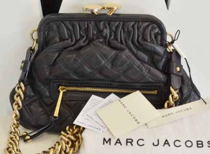 Marc Jacob Stamp สีดำ อะไหล่ทอง Mini Stamp น่ารักค่ะ เบาๆถือง่ายค่ะ