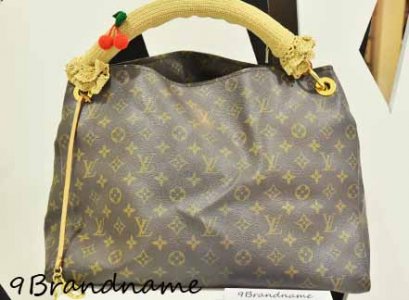 Louis Vuitton Artsy Monogram MM พร้อมหูถักทรงเก๋ๆ ไม่เหมือนใครค่ะ