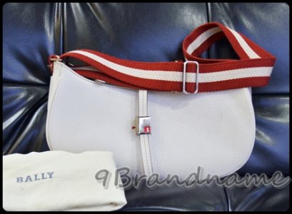 Bally Shoulder Bag White Leather กระเป๋าสะพายไหล่ หนังสีขาว ใบเล็ก มือสอง สภาพดีค่ะ