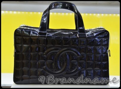 Chanel Hand Bag Black Patent กระเป๋าทรงหมอน หนังแก้วดพเงา มือสองสภาพดีใช้ทนค่า