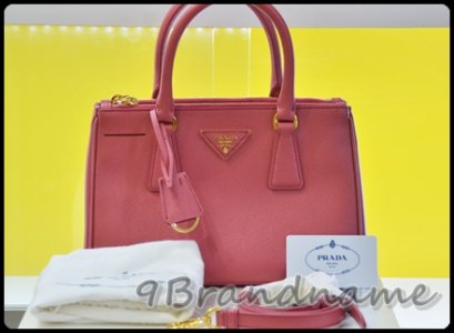 Prada Saffiano Lux Tote size 25 Tamaris กระเป๋ารุ่นสุดฮ็อต พร้อมสายสะพาย สีชมพู season ใหม่ล่าสุดค่า น่ารักมาก