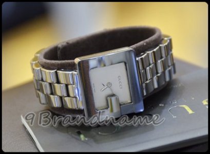Gucci G - Lady Watch นาฬิกา รุ่นเอกลักษณ์ ของกุขขี่ค่า หน้าปัดรูปตัว G หน้าเงิน ไซส์ ใหญ่ สำหรับผู้หญิงค่ะ