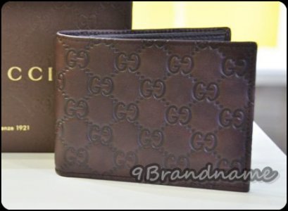 Gucci Men Short Wallet กระเป๋าสตางค์ ใบสั้น หนังสีน้ำตาลปั๊มโลโก้ GG ใช้งานง่าย ค่า