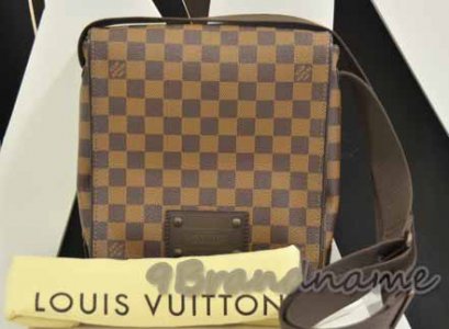 Louis Vuitton Brooklyn Damier PM กระเป๋าทรงสะพาย Cross body มือสองหายากมากค่ะ สภาพใบนี้ใกล้ใหม่เลยค่ะ