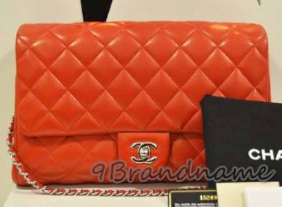 Chanel ทรง สะพายไหล่ และ Clucht สีแดงสด  อะไหล่เงิน สวยเริดค่ะ