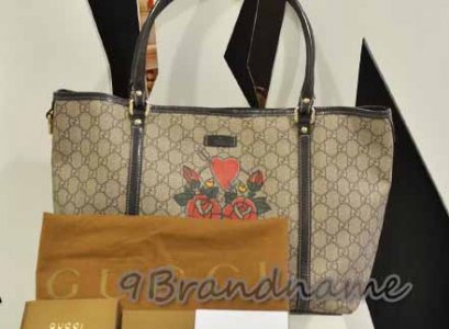 Gucci ทรง Neverfull Liงา่ยted Rose ไซส์ ประมาณ MM นะคะ เป็นหนังคานวาส ใช้งายง่ายและทนทานค่า สภาพดีค่ะ