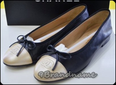 Chanel Bullet Shoes Beige/Black Size 38  รองเท้าชาแนลทรงบัลเลห์สีดำ หัวสีเบจเงา มือสอง ของแท้ สภาพดีค่ะ
