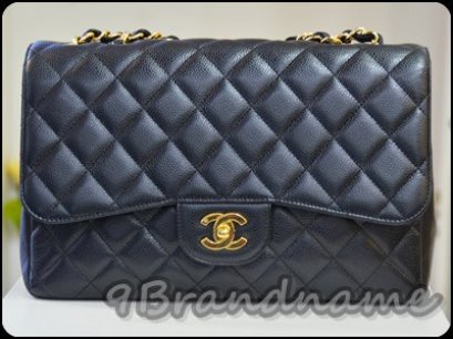 Chanel Classic Black Caviar GHW JUMBO Single Flap กระเป๋ารุ่นคลาสสิคไซส์จัมโบ้ ฝาเดียว สีดำหนังคาเวียร์ ใช้ง่ายน้ำหนักเบาคะ มือสอง สภาพเหมือนใหม่ค่ะ