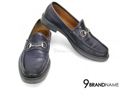 Gucci Shoes Blue Color  - Used Authentic รองเท้า กุซซี่ สีน้ำเงิน สำหรับสุภาพบุรุษ ไซส์  10 ทรงสวยมากๆคะ สภาพยังดี สีซีดลงบ้างตามการใช้งาน ส้นยังไม่สึก โดยรวมดูดี เข้ากับชุดไปงานได้ทุกชุดเลยคะสีนี้