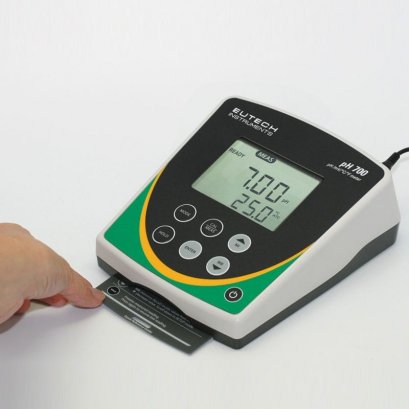 เครื่องวัดค่าความเป็นกรดด่าง แบบตั้งโต๊ะ รุ่น pH 700