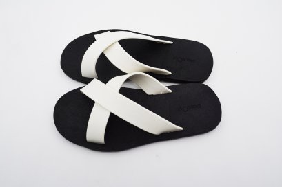 CROSS - blackOut พื้นดำ/หูขาว