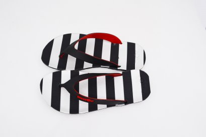 FLIPPER 2 TONE- blackOut พื้นลายขวางใหญ่เงิน/หูดำแดง