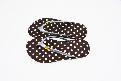 FLIPPER - blackOut พื้นลายจุดใหญ่น้ำตาล/หูเทา