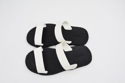 SLING - blackOut พื้นดำ/หูขาว