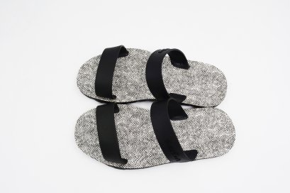 SLING - blackOut พื้นก้างปลาดำ/หูดำ