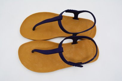 SLINGBACK-blackOut พื้นทอง/หูน้ำเงิน