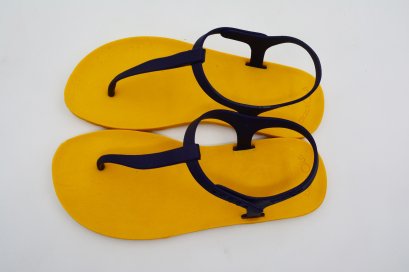 SLINGBACK-blackOut พื้นเหลือง/หูน้ำเงิน