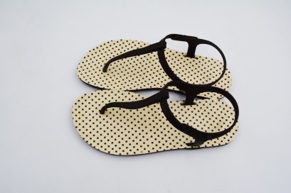 SLINGBACK-blackOut พื้นจุดเล็กครีม/หูน้ำตาล