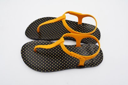 SLINGBACK-blackOut พื้นลายจุดเล็กทอง/หูเหลือง