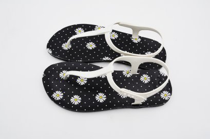 SLINGBACK-blackOut พื้นดอกเดซี่ดำ/หูขาว