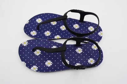 SLINGBACK-blackOut พื้นดอกเดซี่น้ำเงิน/หูดำ