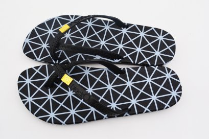 TOELOOP-blackOut พื้นปริซึมดำ/หูดำ